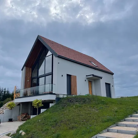 Rumiane Pola - Stodola Na Mazurach Z Widokiem Na Jezioro Brajniki