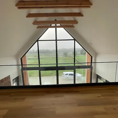 Rumiane Pola - Stodola Na Mazurach Z Widokiem Na Jezioro