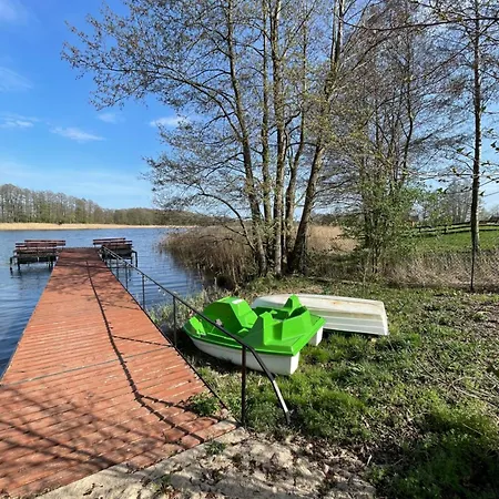 Rumiane Pola - Stodola Na Mazurach Z Widokiem Na Jezioro *