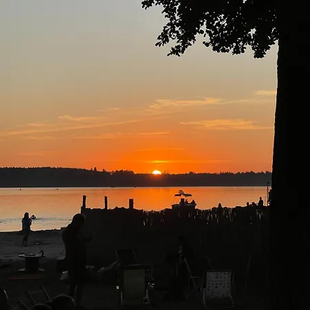 Rumiane Pola - Stodola Na Mazurach Z Widokiem Na Jezioro