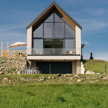 Rumiane Pola - Stodola Na Mazurach Z Widokiem Na Jezioro