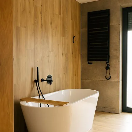 Rumiane Pola - Stodola Na Mazurach Z Widokiem Na Jezioro * Brajniki