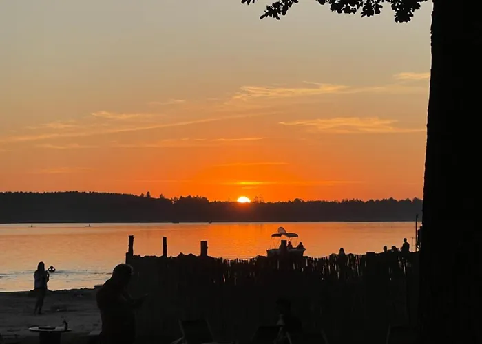 Rumiane Pola - Stodola Na Mazurach Z Widokiem Na Jezioro
