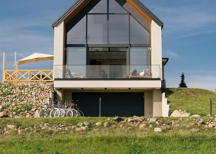 Rumiane Pola - Stodola Na Mazurach Z Widokiem Na Jezioro