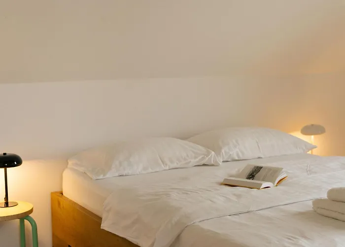 Rumiane Pola - Stodola Na Mazurach Z Widokiem Na Jezioro