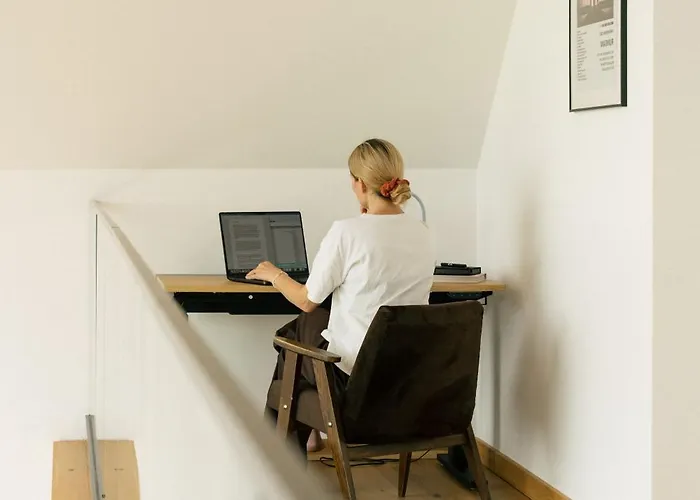 Rumiane Pola - Stodola Na Mazurach Z Widokiem Na Jezioro *